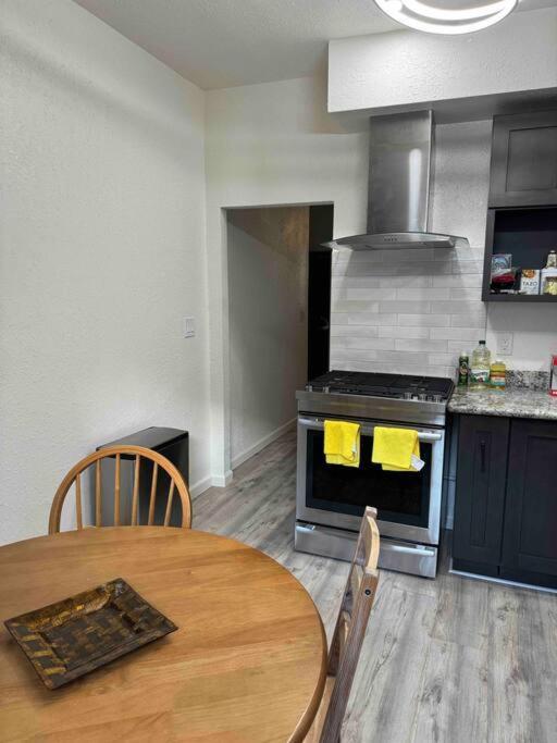 Bumblebee House Appartement Oakland Buitenkant foto